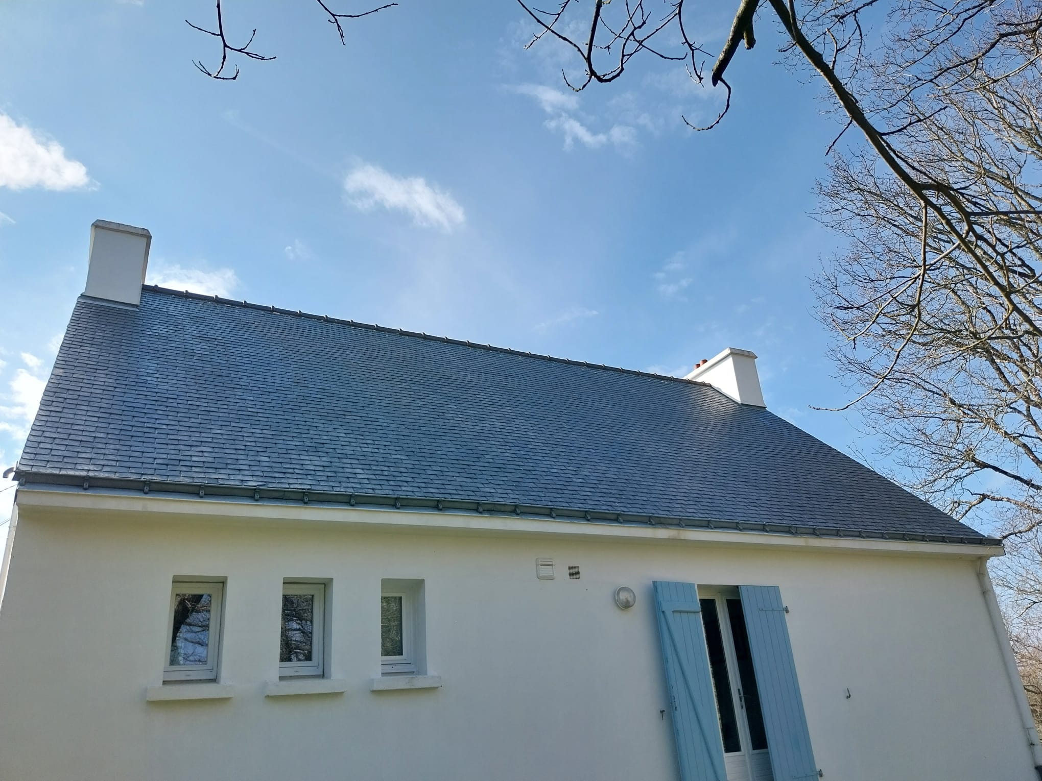 Toiture en ardoises entretenue près de Vannes